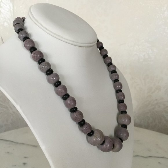 Vintage Lilac Chunky Bead Necklace - MINT - Picture 3 of 5